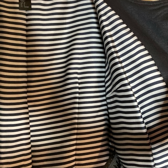 H&M Black Jacket/Blazer Ruffle Accent Sz 8 - Picture 5 of 8